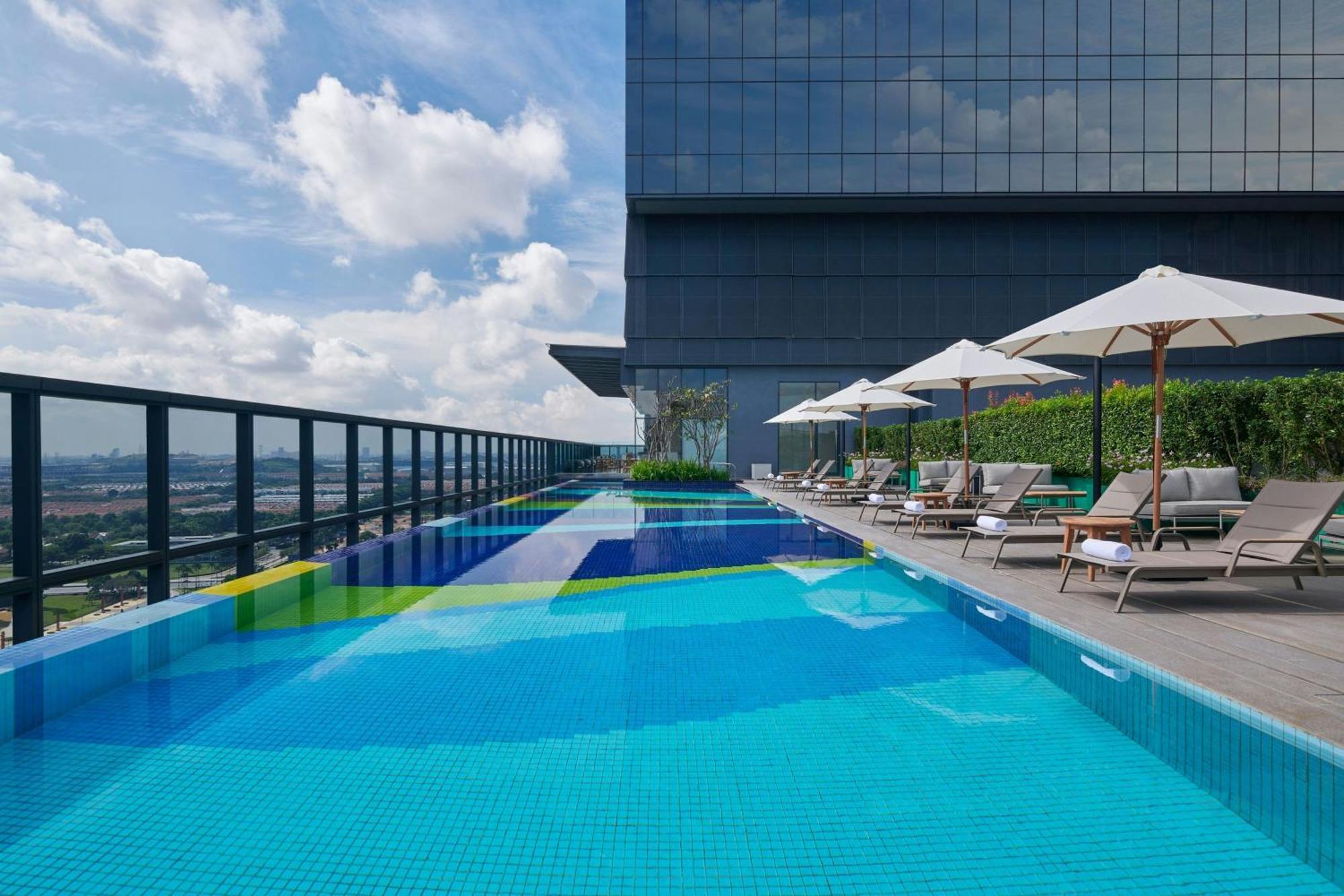 Courtyard By Marriott Setia Alam Hotel Exterior foto